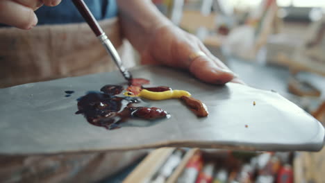 artist mixing colors on a palette