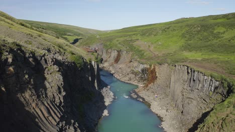 Aerial-backwards-shot-over-Stuðlagil-canyon-a-unique-place-in-Jökuldalur,-Austurland