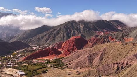 Zeitraffer-Des-Siebenfarbenhügels-In-Purmamarca,-Jujuy,-Argentinien