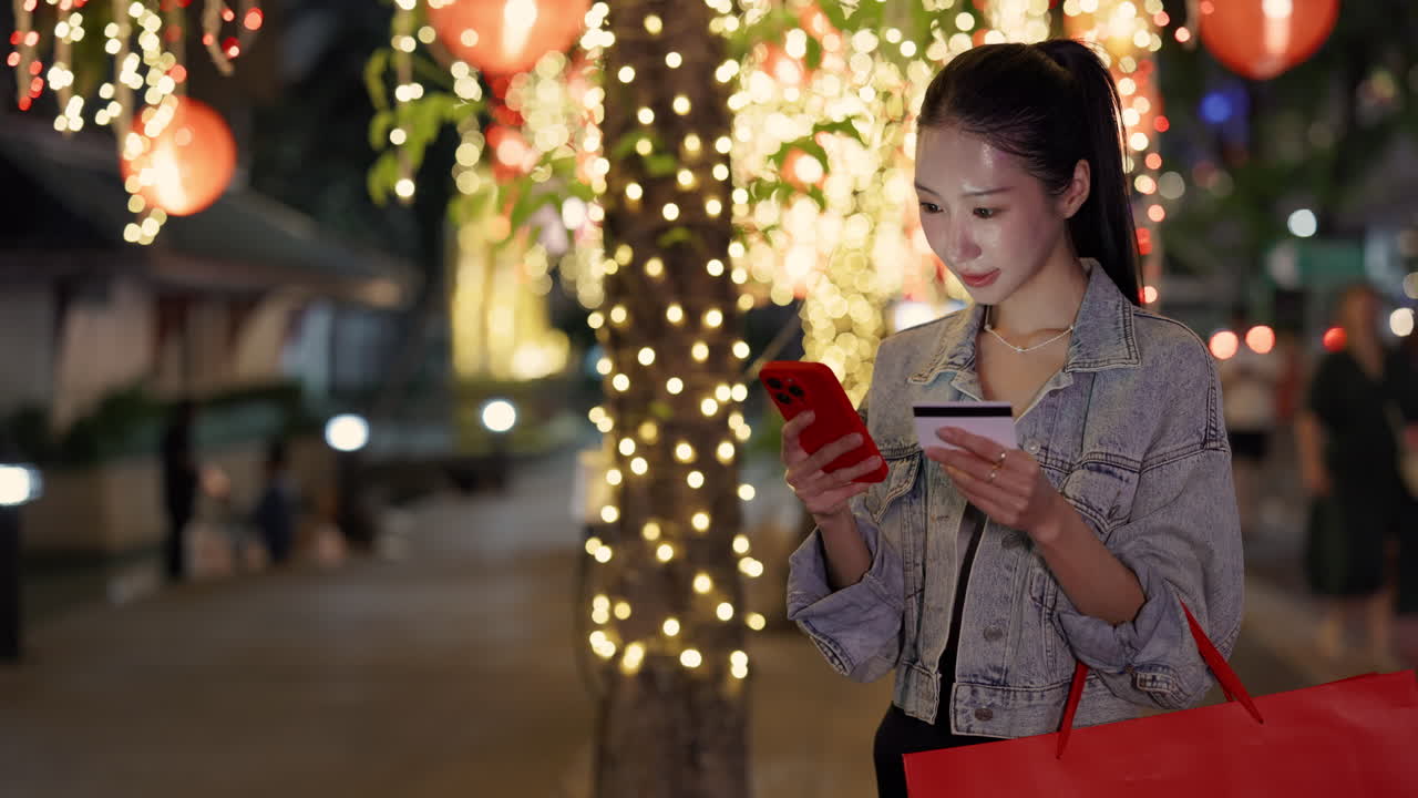 밤에 온라인 쇼핑을 하는 여자