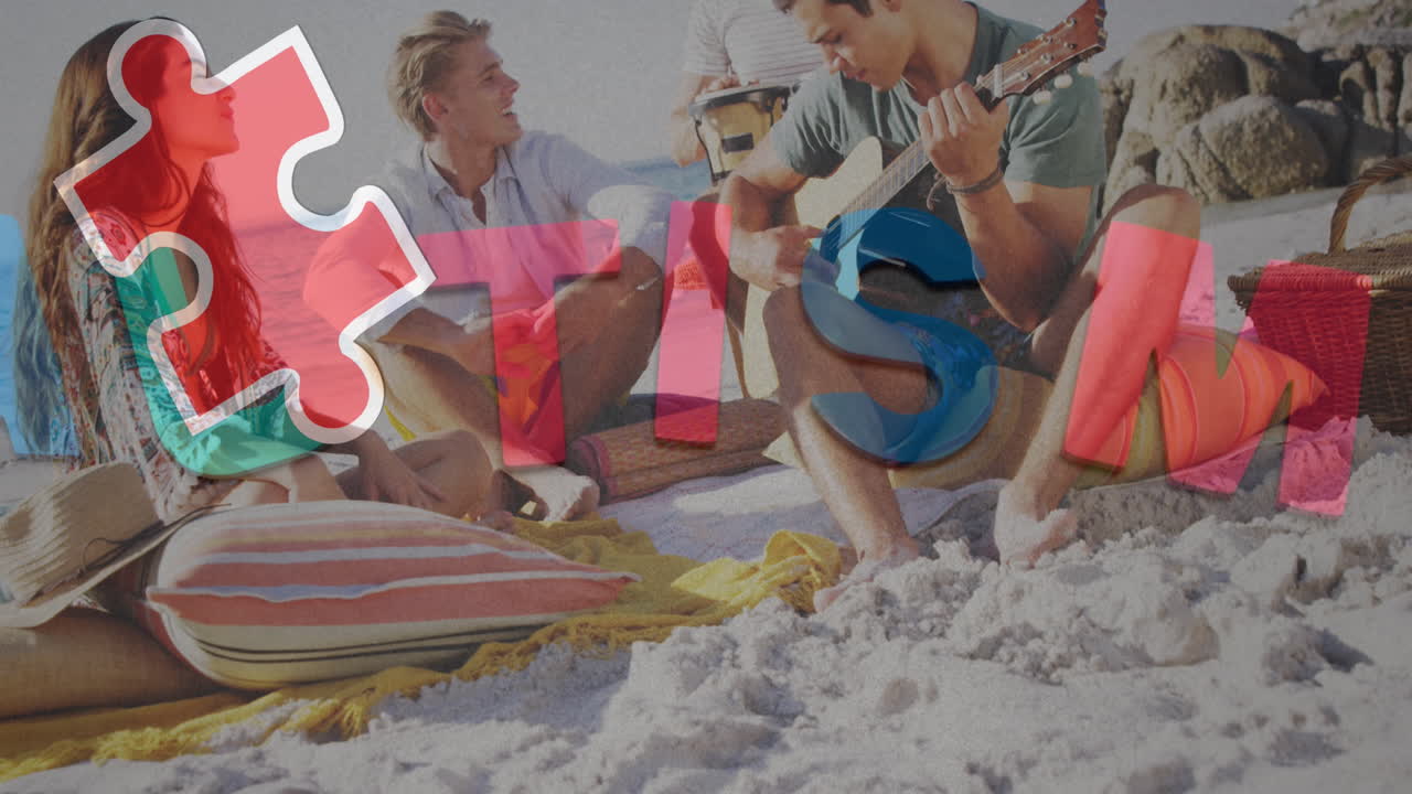 animazione di pezzi di puzzle colorati e testo autistico su amici felici alla festa sull'estate sulla spiaggia