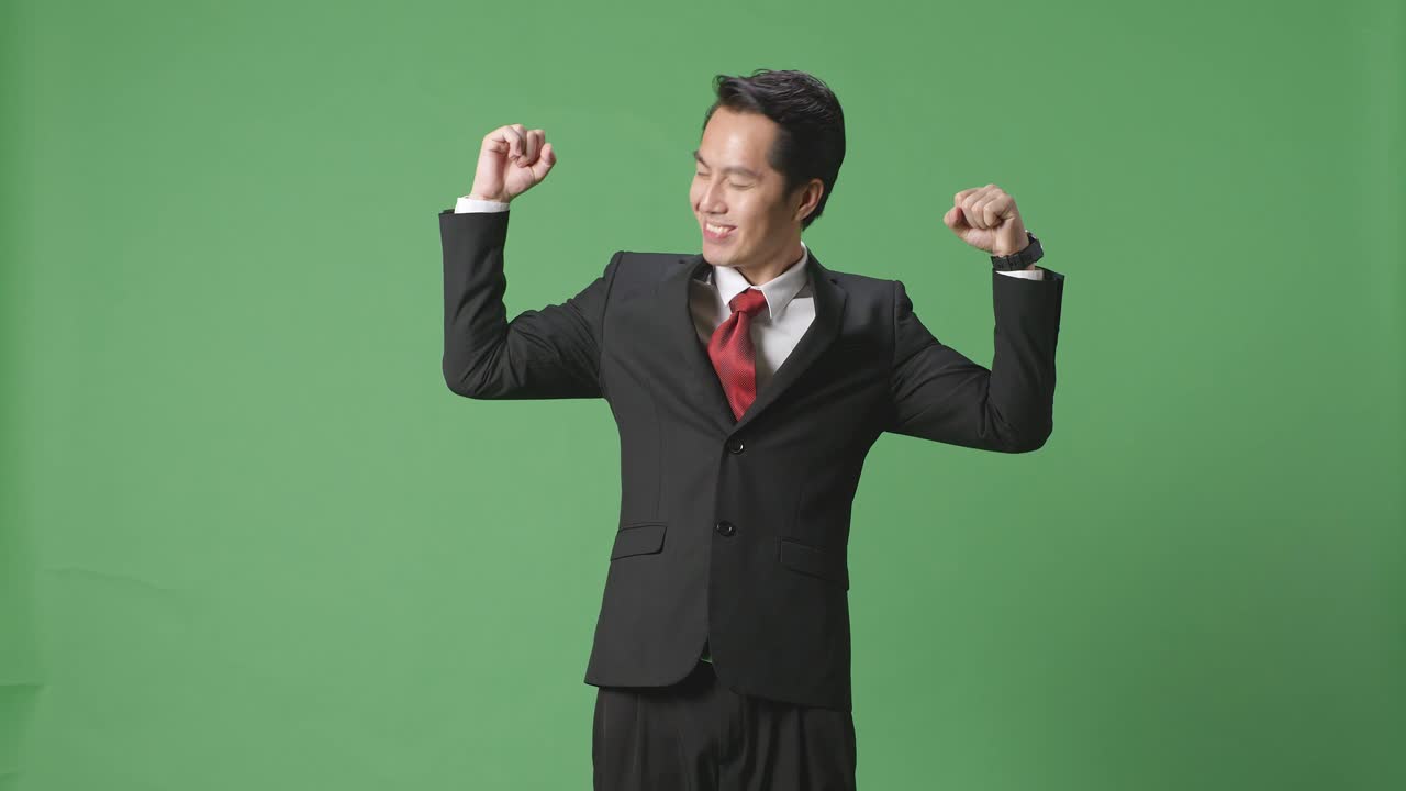 성공을 축하하는 사업가