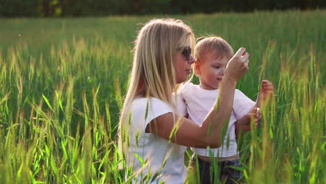 Spring-portrait-of-mother-and-son-on-Mother's-Day.