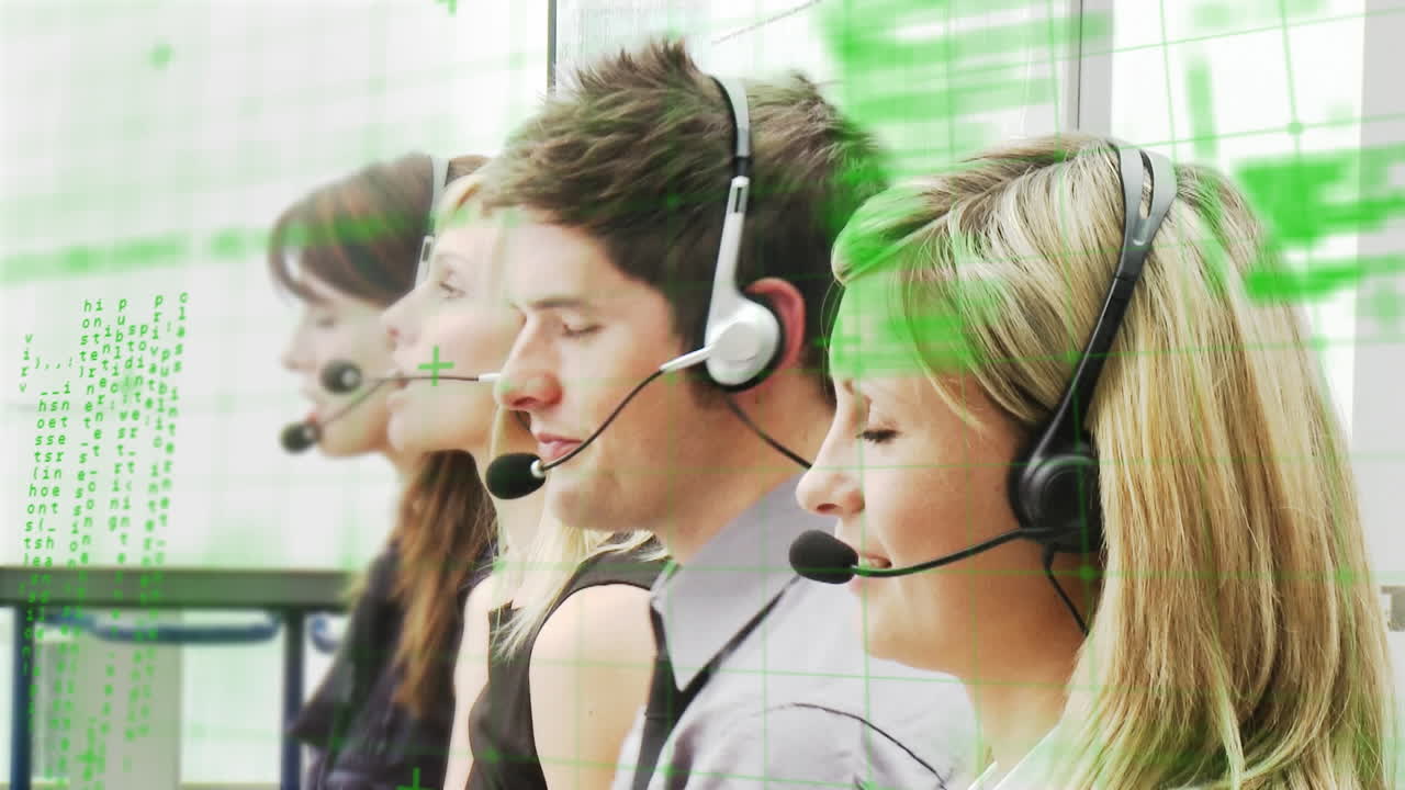 전화 헤드 ⁇ 을 사용하는 비즈니스 사람들에 대한 데이터 처리 애니메이션