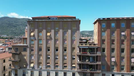 Big-buildings-in-La-Spezia,-Italy