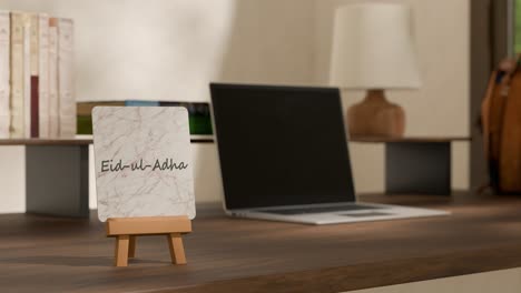 calendario en el escritorio de trabajo que muestra eid-ul-adha
