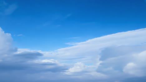 blauer himmel mit weißen wolken