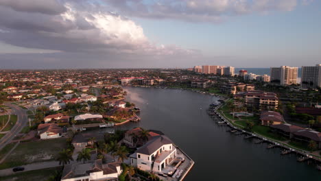 Antenne-über-Marco-Island-Florida-Strandstadt-Bei-Sonnenuntergang-2