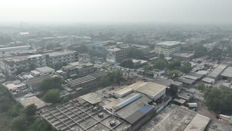 Luftaufnahme-Des-Industriegebiets-Quaid-e-azam-In-Lahore,-Pakistan-Mit-Dunstiger-Luftverschmutzung