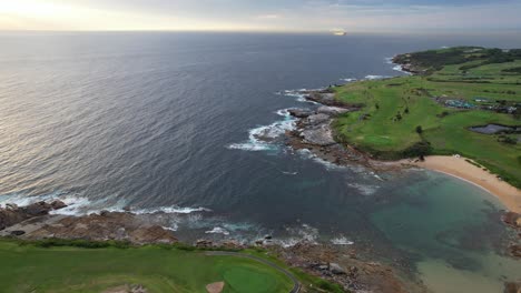 Ruhige-Landschaft-Am-Strand-Von-Little-Bay-In-Sydney,-New-South-Wales,-Australien-–-Luftaufnahme