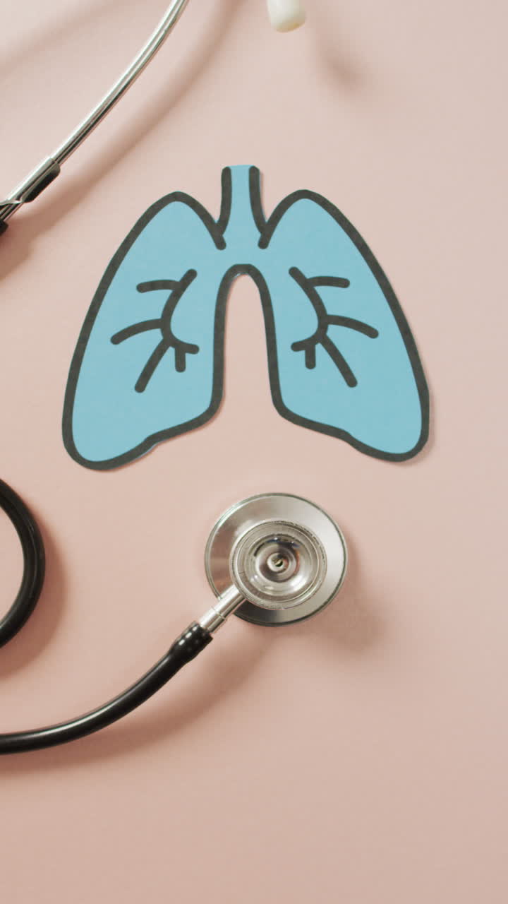 video vertical del icono de los pulmones y el estetoscopio en fondo beige