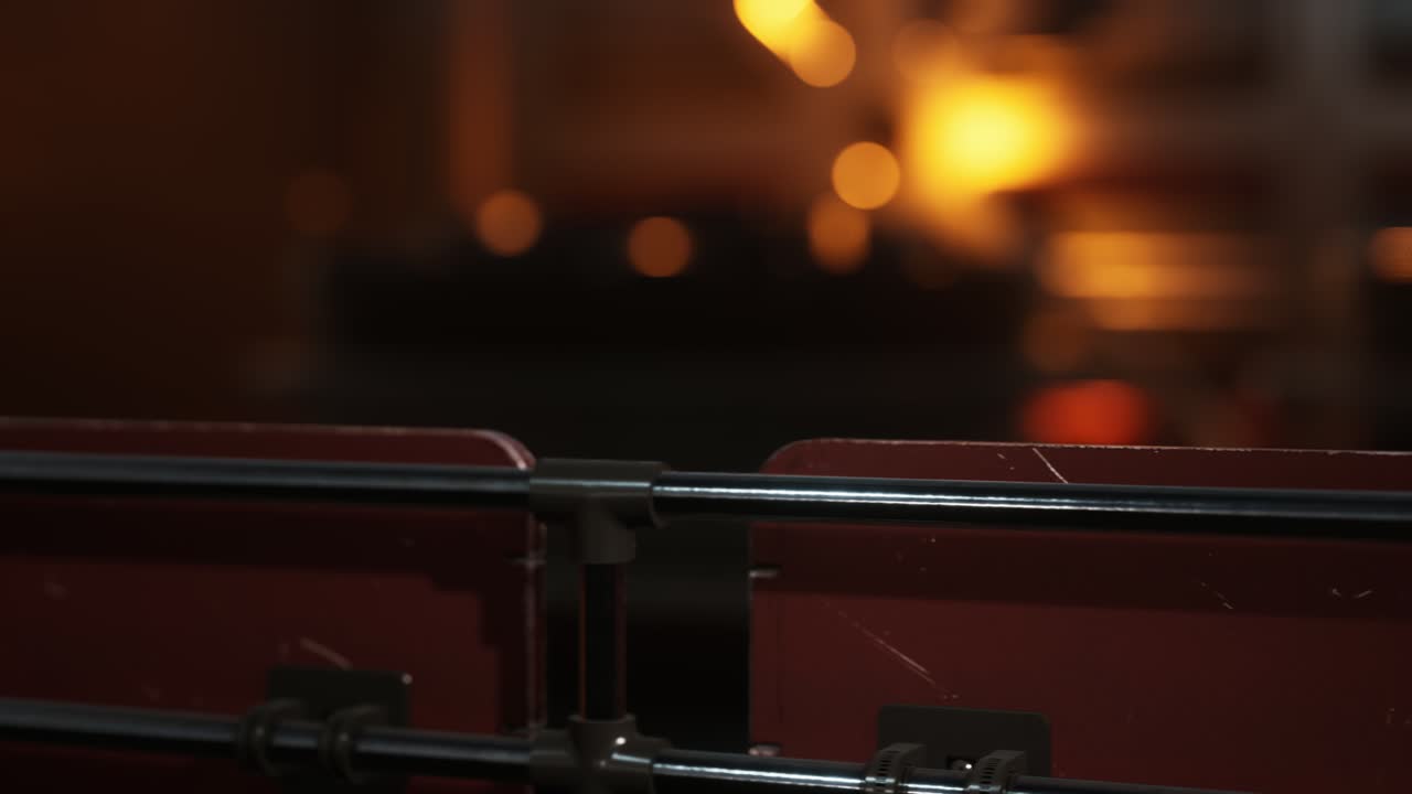 금속과 불빛을 가진 미래의 움직임 배경이나 사이버 표면