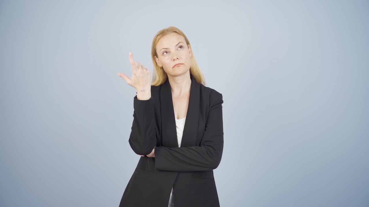 una mujer de negocios cuidadosa.