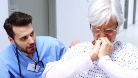 Nurse-consoling-stressed-female-senior-patient