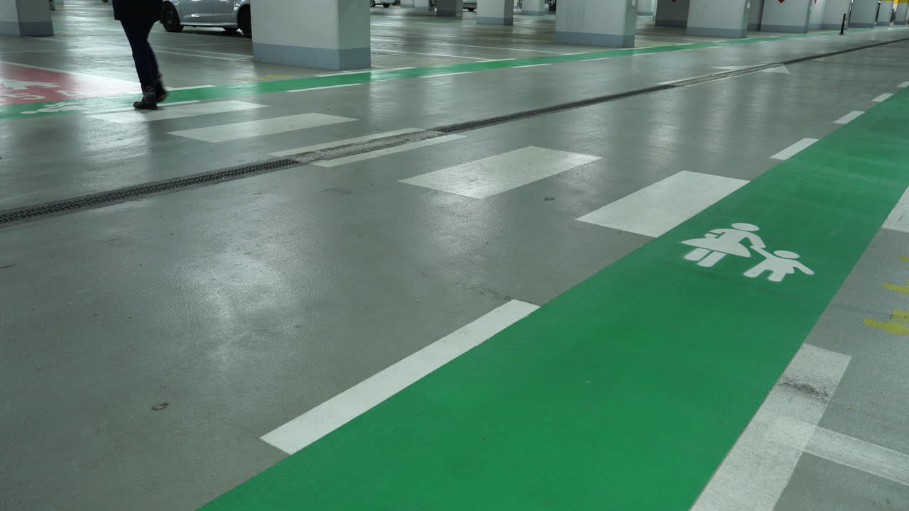 쇼핑몰 차고에서 걷기