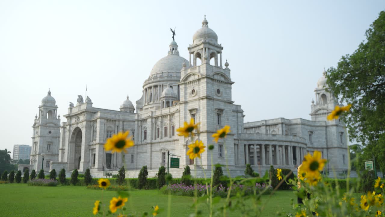 Victoria Memorial, Kolkata, India with Gardens and Flowers
