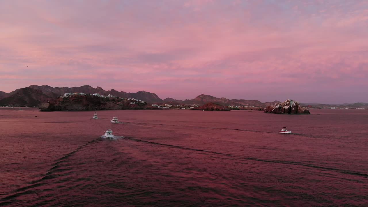 멕시코, 핑크 스카이의 호화 요트와 일몰