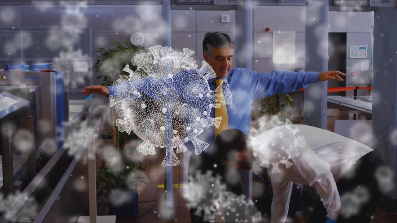 공항의 보안 통제 중에 백인 남성 위에 떠다니는 거대 코로나19 세포의 애니메이션