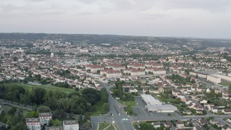 Drohnen-Luftaufnahme-Von-Montluçon-In-Zentralfrankreich