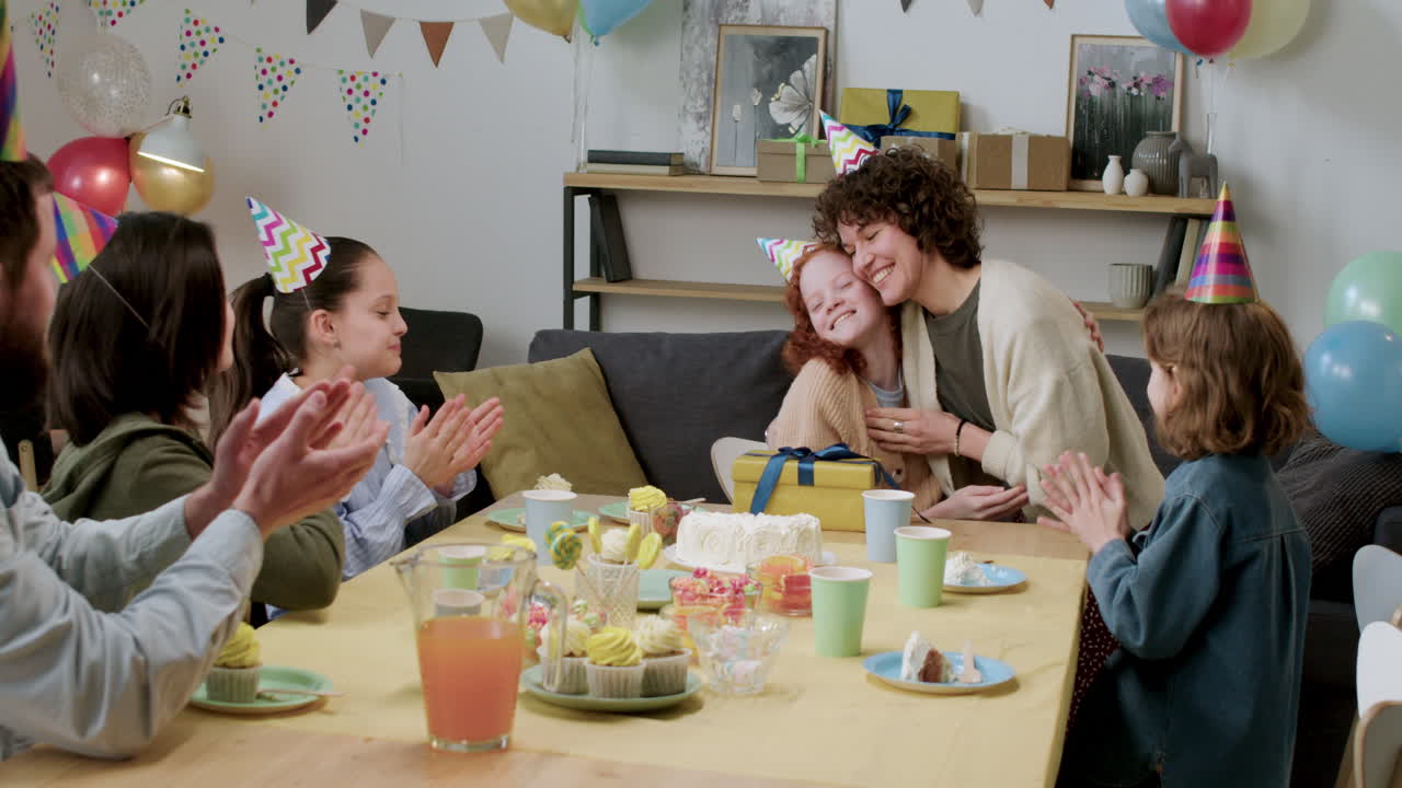 regalo de apertura para la niña de cumpleaños