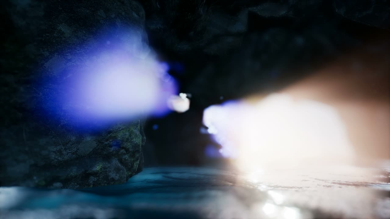 entrada a la cueva del acantilado de 4k desde el interior