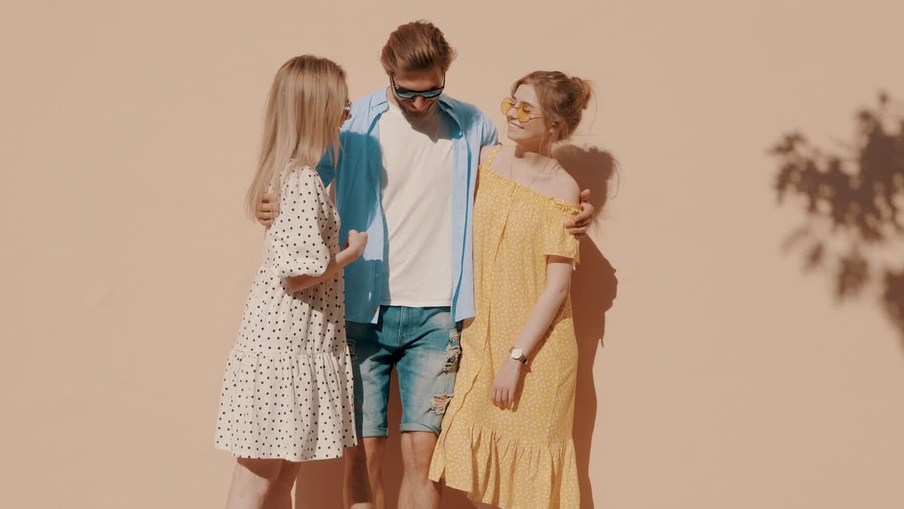 amigos disfrutando del día de verano