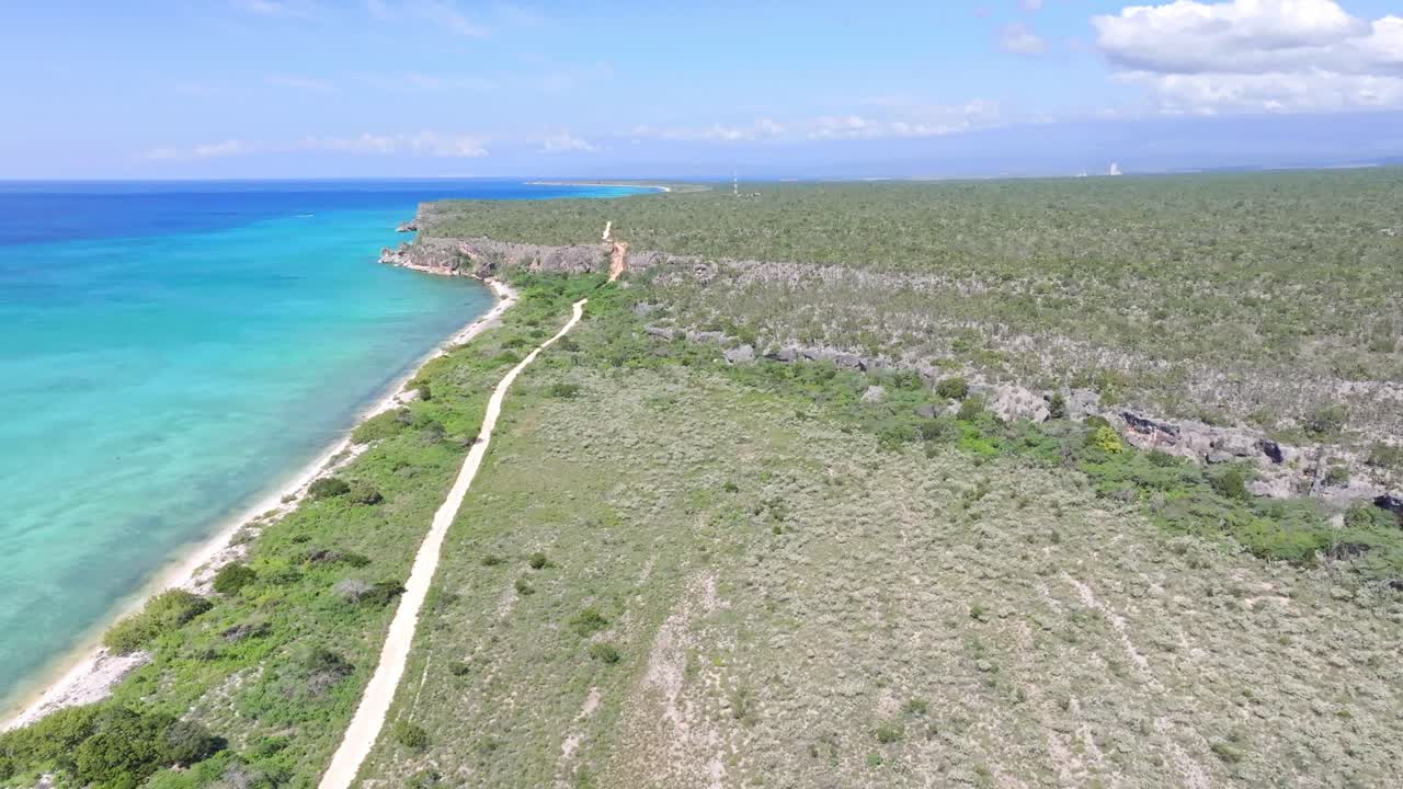 imagen tomada por un avión no tripulado de la bahía de las águilas en pedernales, república dominicana