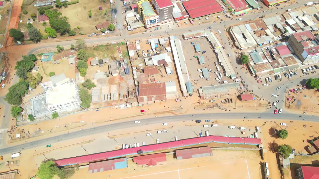 kapenguria는 kitale의 북동쪽에 위치한 도시이자 서쪽 pokot 카운티의 수도입니다.