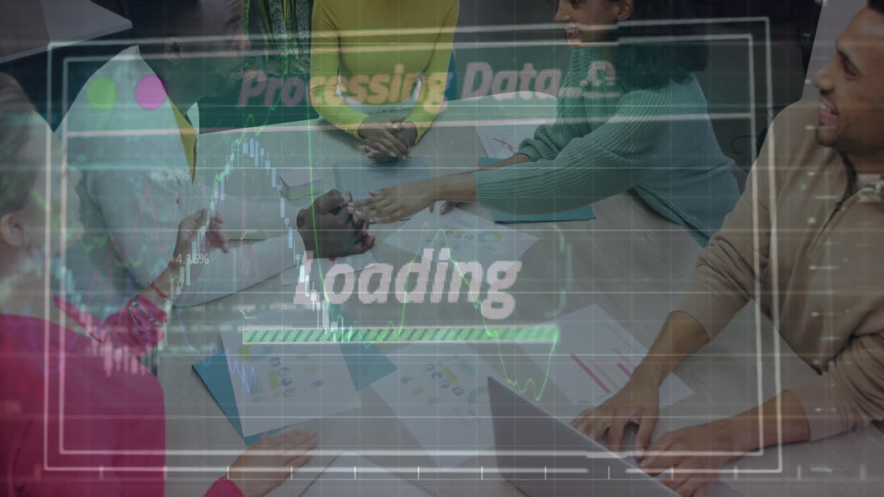 animación del procesamiento de datos financieros sobre diversas personas de negocios que se reúnen en la oficina