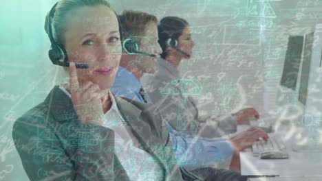 animazione di numeri ed equazioni su uomini d'affari che usano cuffie telefoniche