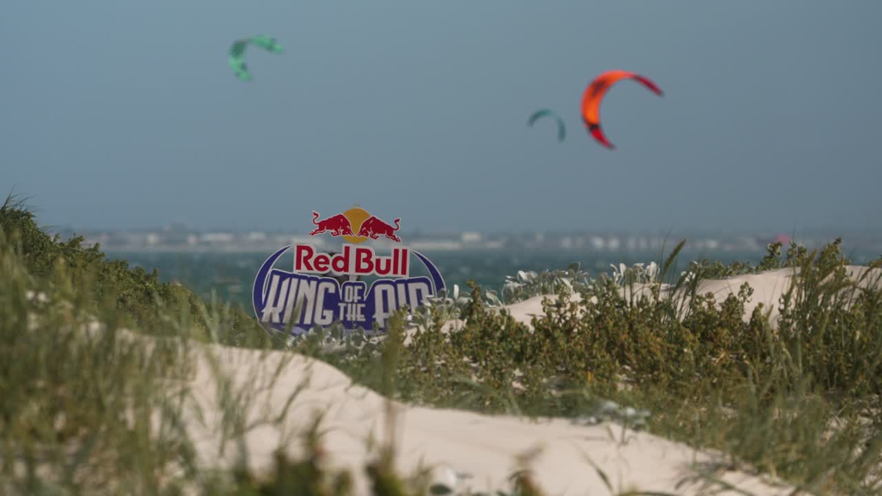 Red Bull King of the Air sign and kites in background; Bloubergstrand