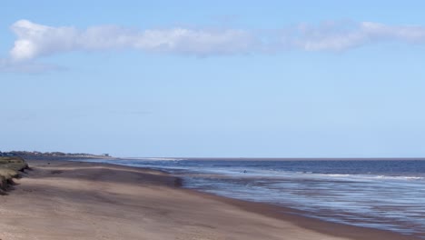 ingoldmells, playa de skegness en un día frío de invierno mirando hacia el norte