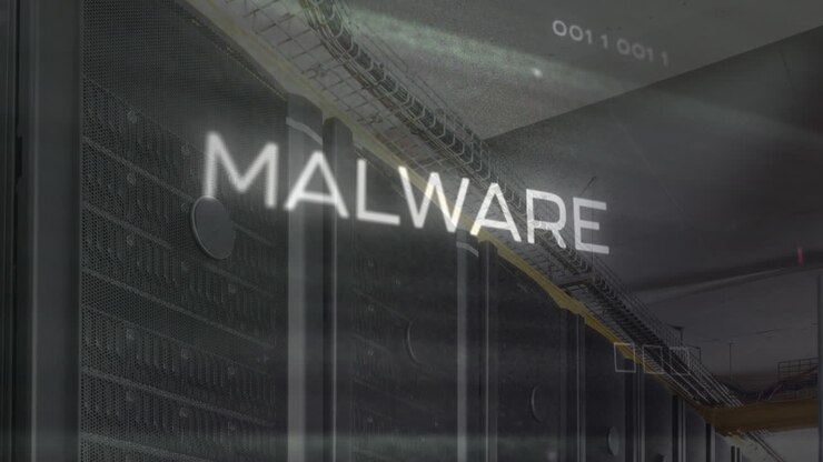 Animation af malware-tekst, binære koder og printplademønster over serverrum