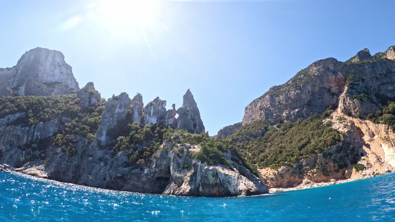 Sommerferie Supervidvinkel Klippekyst Set Fra Blåt Hav - Cala Gonone Sardinien.