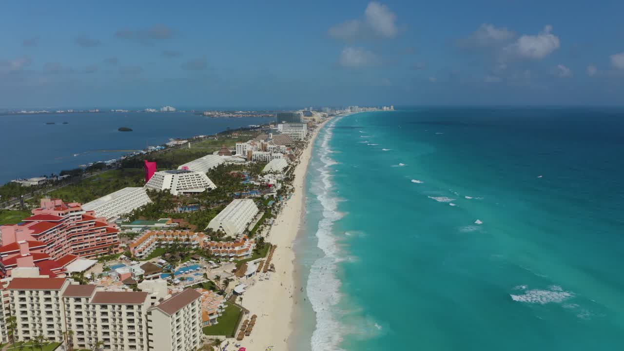 Vista Aerea A Volo D'Uccello Di Resort Di Lusso Fronte Mare