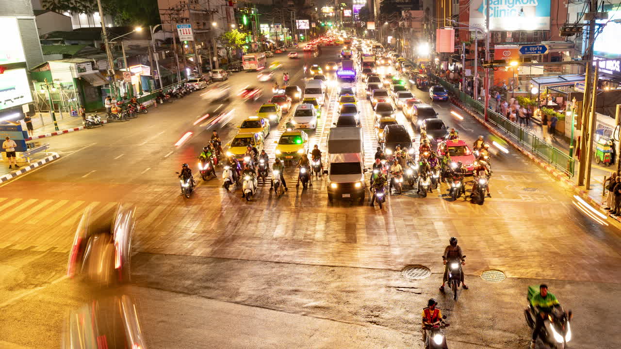 timelapse of rush hour traffic in central bangkok at night