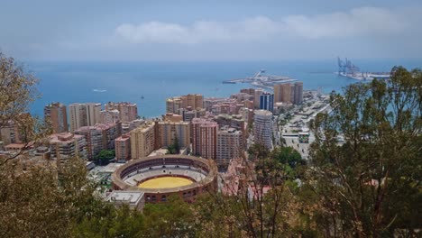 Die-Stadt-Malaga,-Ihre-Gebäude-Und-Die-Prominente-Stierkampfarena,-Andalusien,-Spanien