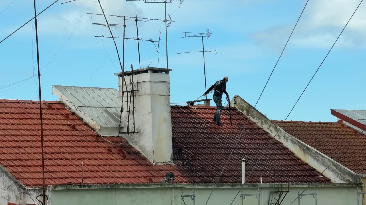 Roof Cleaning Service