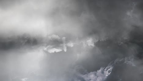 Pov-De-Tormenta-Dentro-De-Una-Espesa-Nube-Oscura