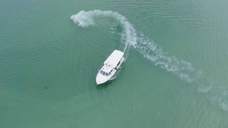 Kreuzfahrtschiff-Luxus-Transport-Wende-In-St-Ives-England-Antenne