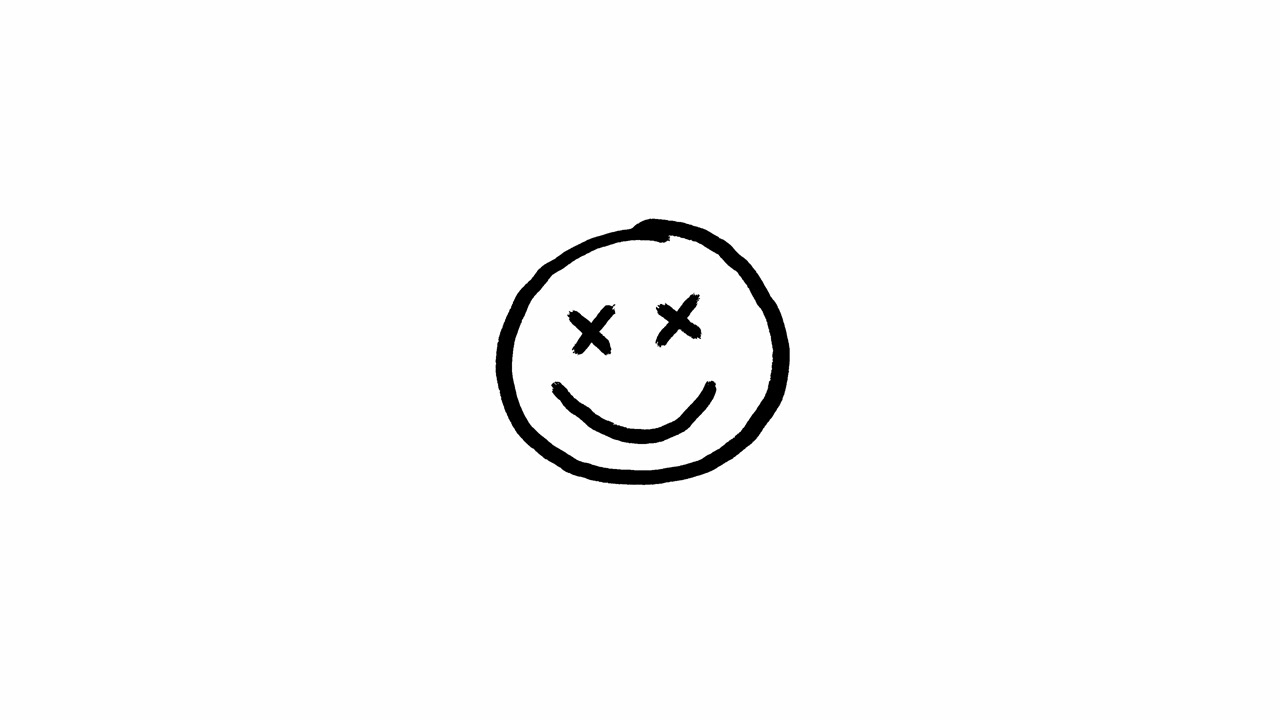 Semplice emoji di faccina sorridente disegnata a mano su sfondo bianco