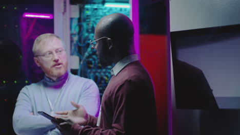 it professionals discussing in a data center