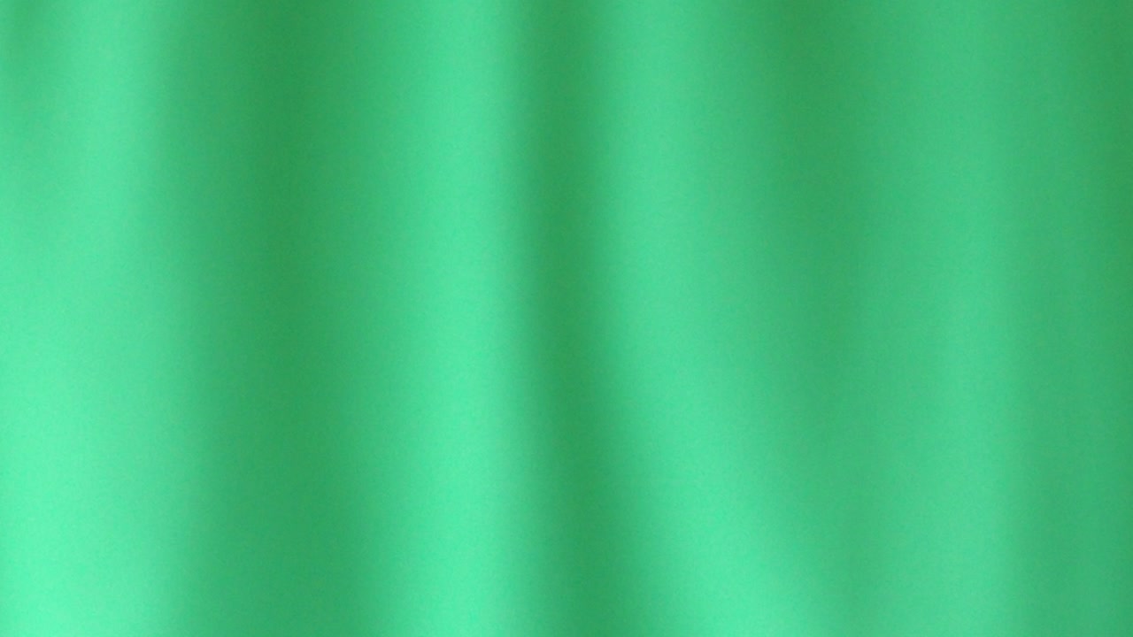 la cortina verde borrosa se mueve con el viento