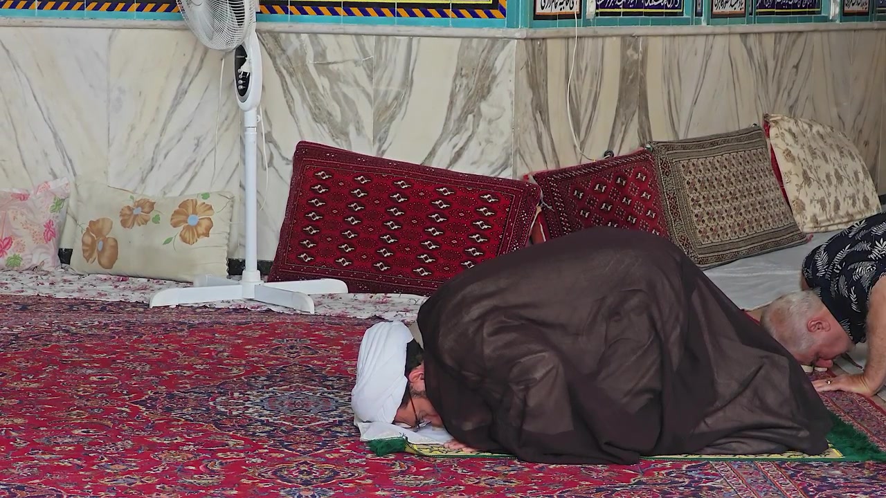 Camide Namaz Kılan Müslüman Din Adamı