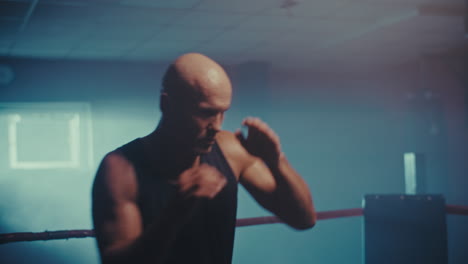 sesión de entrenamiento de boxeador