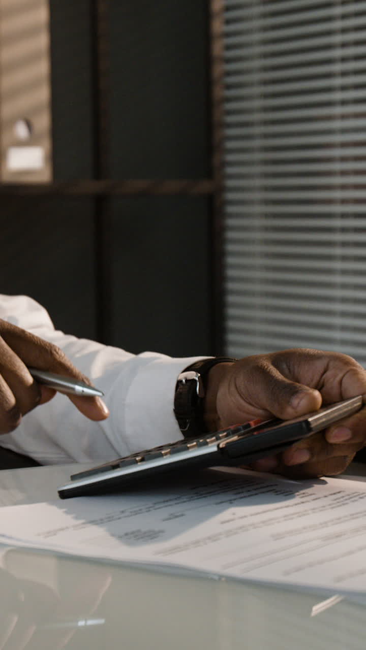 persona que calcula las finanzas