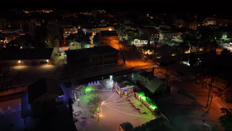 Pequeña-Ciudad-Americana-En-Estados-Unidos-Por-La-Noche