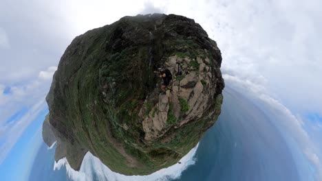 마데이라에서 quebrada do negro의 가장자리에 도달한 남자의 셀카 샷