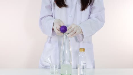 inflar un globo utilizando una reacción química