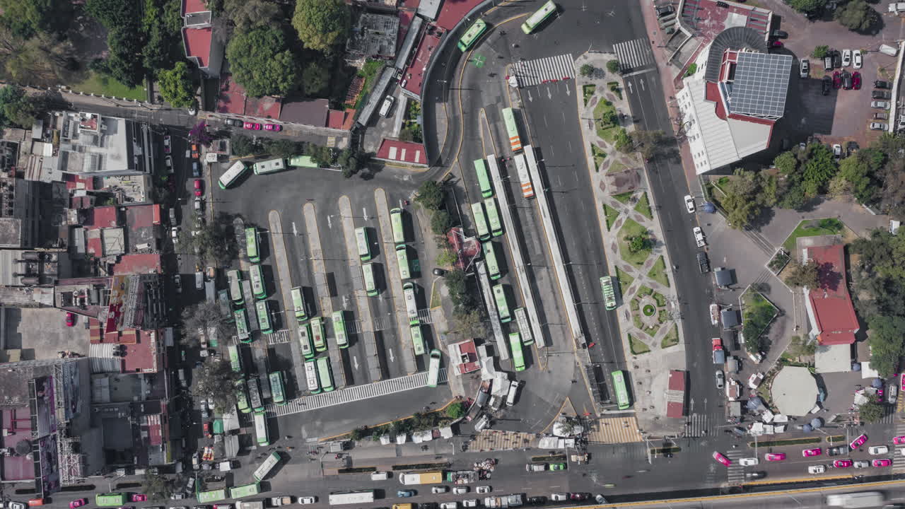 멕시코 시티에서 mixcoac의 큰 버스 정류장의 공중 hyeprlapse